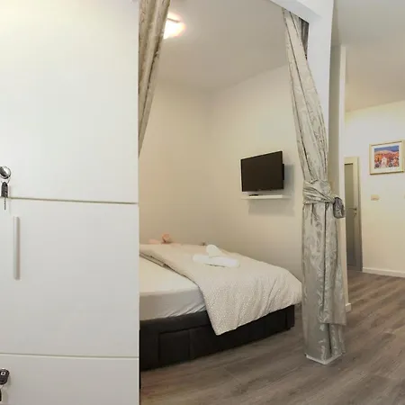 Klara Apartment *