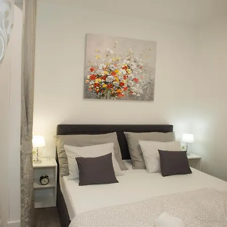 Klara Apartment *