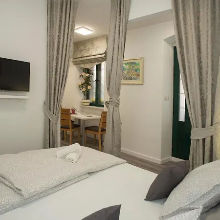 Klara Apartment *